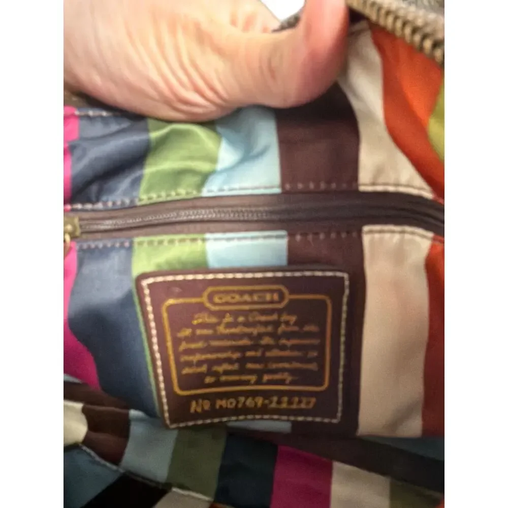 Authentic Coach Legacy Two Toned Leigh Purse. - Picture 7 of 11